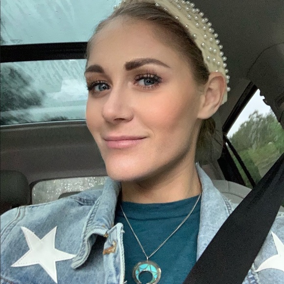 Meet your Posher, Lindsey Lichty - Picture 3 of 14